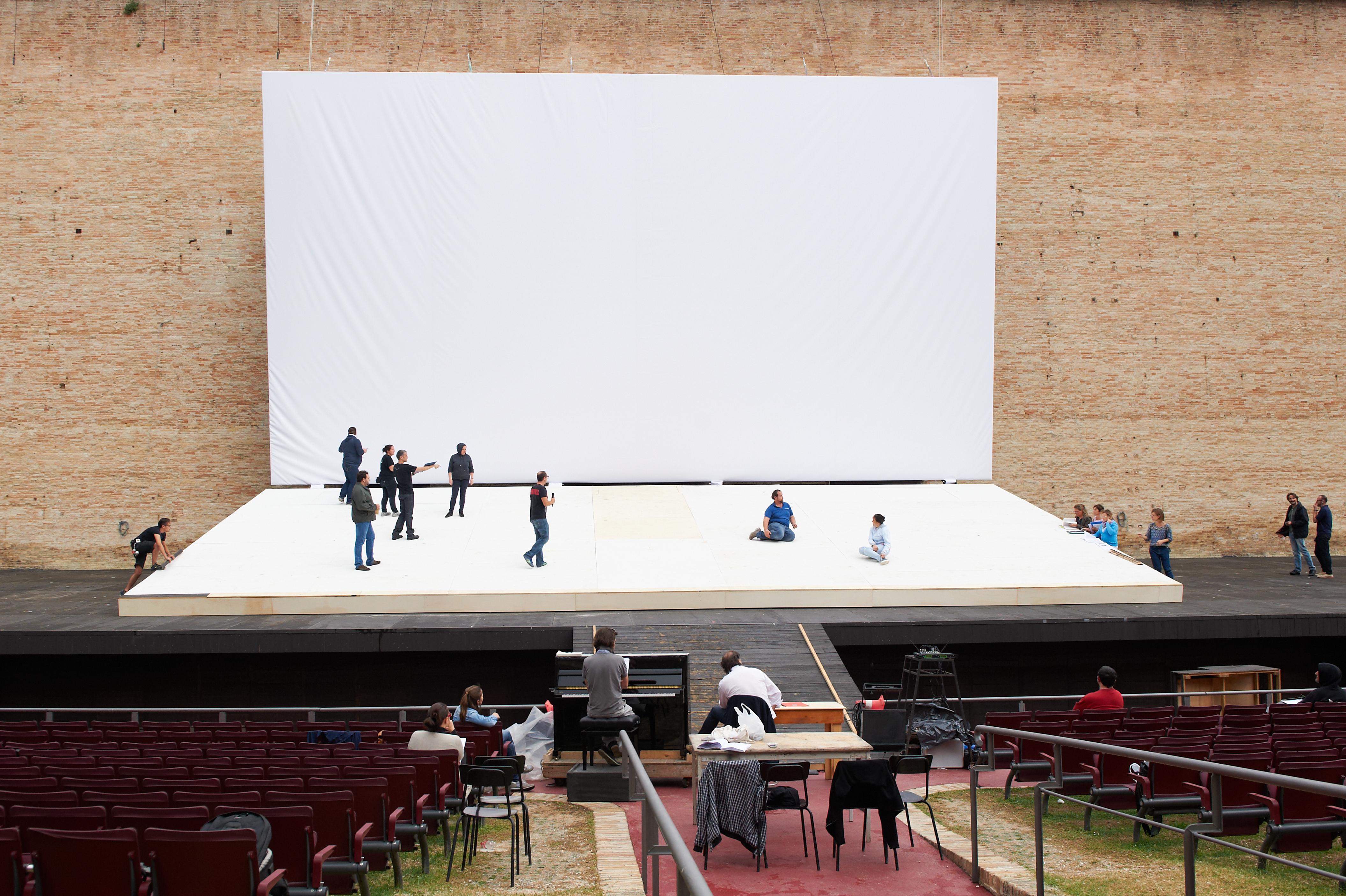 Allo Sferisterio, l’opera a occhi chiusi